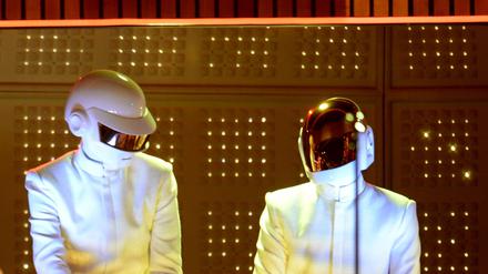 Die beiden Herren von Daft Punk, wie stets in ihren Robot-Anzügen