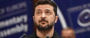 Der ukrainische Präsident Wolodymyr Selenskyj hält eine Rede vor dem Europarat.