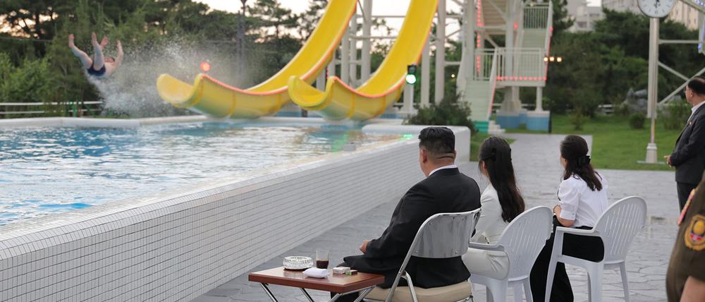 Machthaber Kim Jong Un weiht eine neue Touristenanlage an der nordkoreanischen Ostküste ein.
