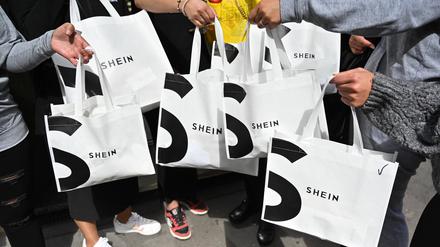 Im Mai 2023 hatte der Online-Händler Shein sogar einen Pop-up-Store in Paris. Nun gibt es ein Werbeverbot. 