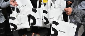 Im Mai 2023 hatte der Online-Händler Shein sogar einen Pop-up-Store in Paris. Nun gibt es ein Werbeverbot. 