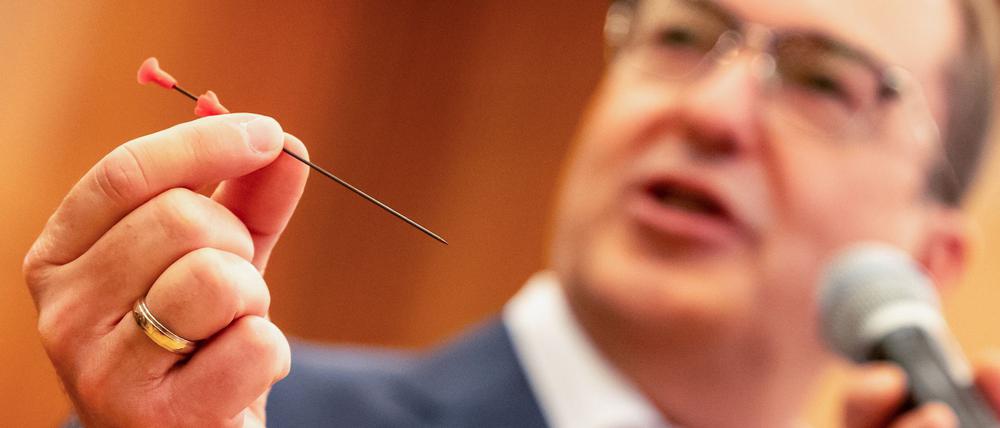 Dobrindt warnt vor der Gefahr der Waffe. 