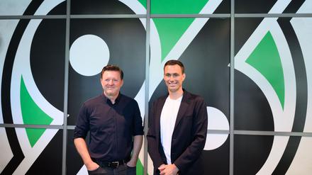 Titz (l.) und Mann holen den elften Neuzugang.
