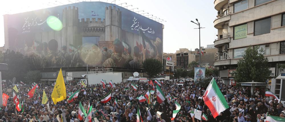 People attend a protest against the U.S attack on nuclear sites, amid the Iran-Israel conflict, in Tehran, Iran, June 22, 2025. Majid Asgaripour/WANA (West Asia News Agency) via REUTERS   ATTENTION EDITORS - THIS PICTURE WAS PROVIDED BY A THIRD PARTY