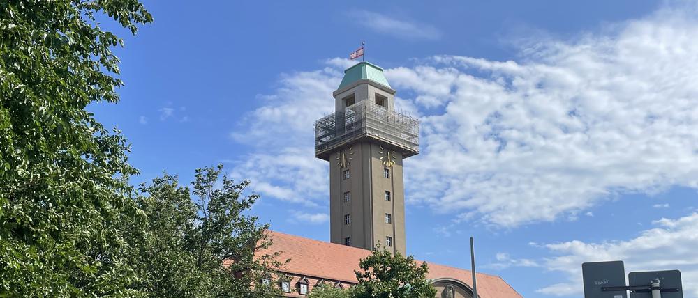 Das Rathaus im Juni 2025, fotografiert am Altstäder Ring.