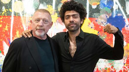 Noah Becker, Sohn des einstigen Tennisprofis Boris Becker, hat mit Hilfe von Fuß- und Tennisbällen ein Kunstwerk geschaffen.