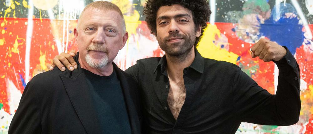 Noah Becker, Sohn des einstigen Tennisprofis Boris Becker, hat mit Hilfe von Fuß- und Tennisbällen ein Kunstwerk geschaffen.