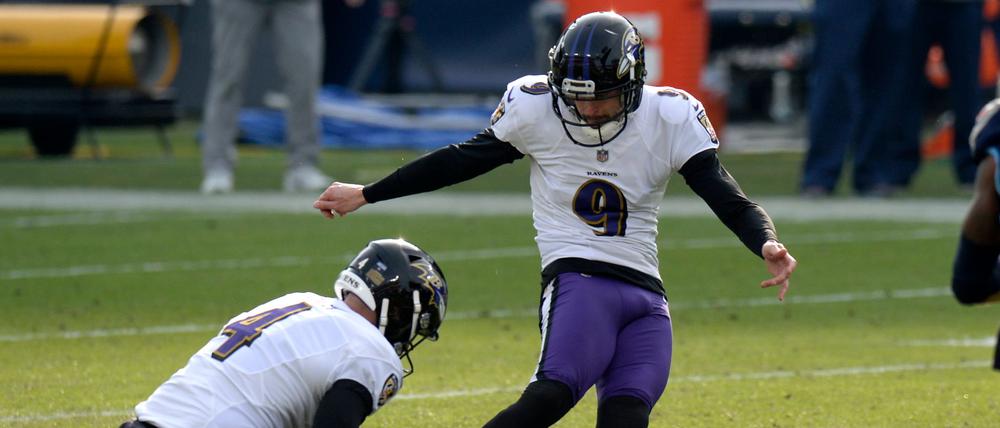 Justin Tucker (r.) spielte 13 Jahre für die Baltimore Ravens.