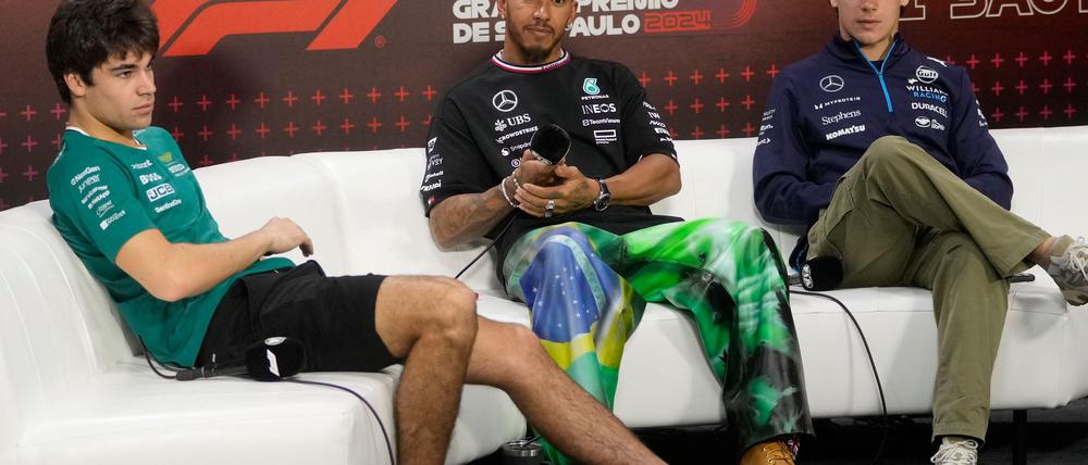 Lewis Hamilton (m) nahm Franco Colapinto (r) in seinem Flieger mit.