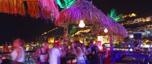 Gäste eines Nachtclubs in Alanya, ein Badeort der auch viele Sextouristen anzieht.