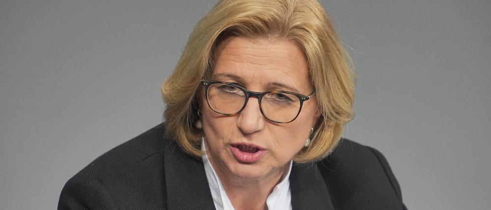 29.01.2025, Berlin: Anke Rehlinger (SPD), Bundesratspräsidentin, spricht während der Debatte im Anschluss an eine Regierungserklärung des Bundeskanzlers. 