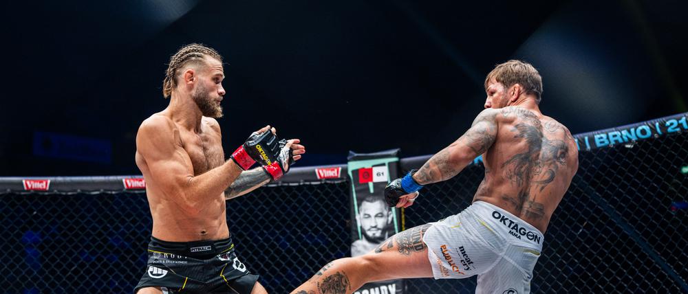 MMA-Kämpfer Niklas Stolze (links).