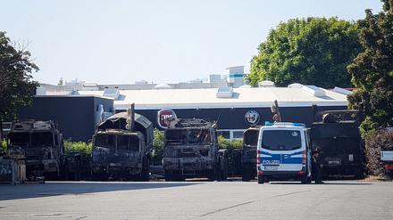 Sind diese Lastwagen von russischen Akteuren in Brand gesetzt worden? Die Staatsanwaltschaft ermittelt. 
