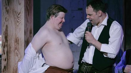 Der selbsterklärte Stalin der deutschen TV-Unterhaltung. Joachim Neumann als „Musikantenstadl“-Moderator Karl Moik.