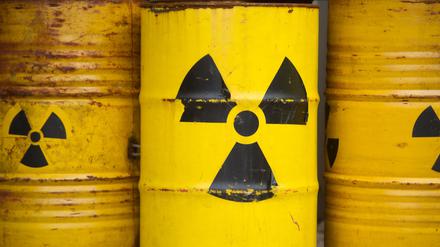 Im Nordostatlantik haben Forscher bereits über 1.000 Fässer mit Atommüll entdeckt und präzise verortet.