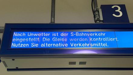 Die Berliner S-Bahn hatte aufgrund des Unwetters am Donnerstagabend den Betrieb vollständig eingestellt.