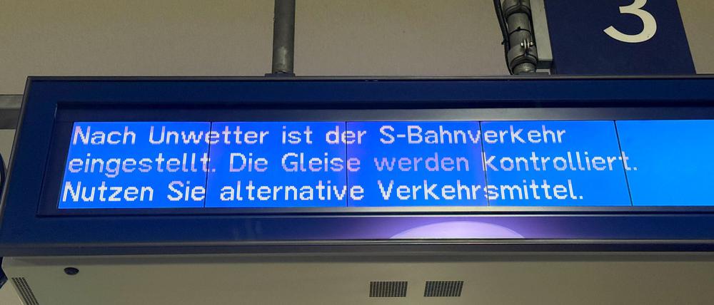 Die Berliner S-Bahn hatte aufgrund des Unwetters am Donnerstagabend den Betrieb vollständig eingestellt.