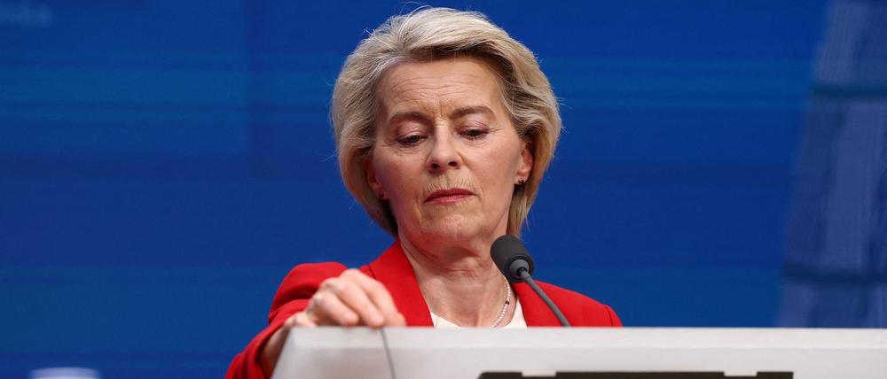 EU-Kommissionschefin von der Leyen sieht sich mit einem Misstrauensantrag konfrontiert.