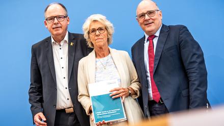 Die Mindestlohnkommission präsentiert das Mindestlohn-Ergebnis.