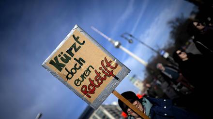 Demonstranten von sozialen Einrichtungen und Kultureinrichtungen.