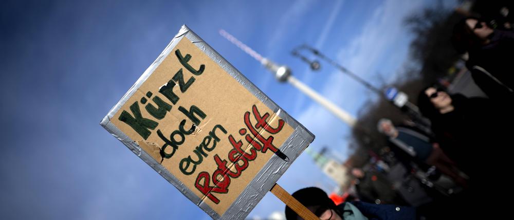 Demonstranten von sozialen Einrichtungen und Kultureinrichtungen.