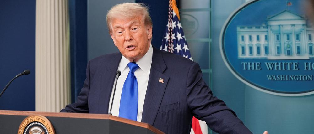 US-Präsident Donald Trump spricht im Weißen Haus über die zuletzt ausgesetzten Zölle auf Importe aus vielen Ländern.