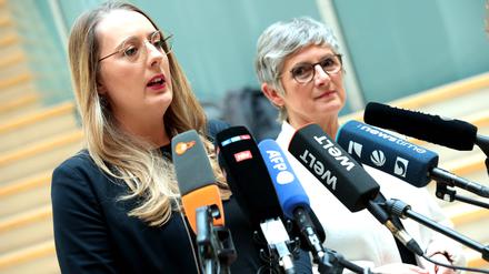 Katharina Dröge und Britta Haßelmann, Co-Vorsitzende der Bundestagsfraktion der Grünen, geben ein Statement.
