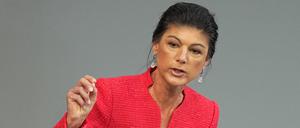 Sahra Wagenknecht, Parteivorsitzende vom Bündnis Sahra Wagenknecht (BSW), spricht im Bundestag.