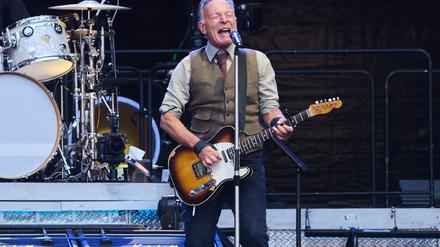 Tausende Fans sind bei dem Konzert von Bruce Springsteen in Gelsenkirchen. (Archivbild)