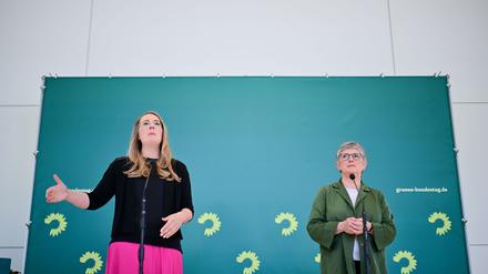 Das Bild der alltagsfernen Elite-Partei verfange, schreiben die Fraktionsvorsitzenden Katharina Dröge und Britta Haßelmann in einem internen Strategiepapier. 