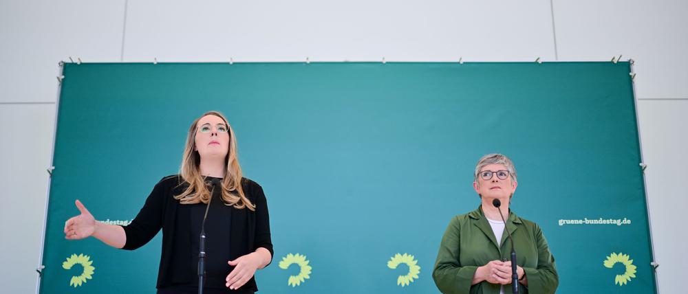 Das Bild der alltagsfernen Elite-Partei verfange, schreiben die Fraktionsvorsitzenden Katharina Dröge und Britta Haßelmann in einem internen Strategiepapier. 