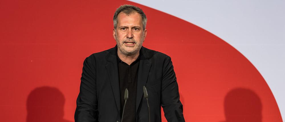 Der Oberbürgermeister von Cottbus, Tobias Schick (SPD), reagiert auf Ermittlungen der Staatsanwaltschaft gegen ihn. (Archivbild)