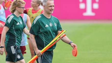 Letzte Vorbereitung auf die EM: Christian Wück und die DFB-Frauen.