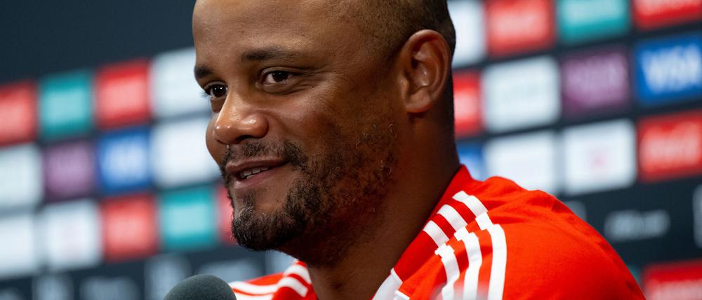 Bayern-Trainer Vincent Kompany bei der Pressekonferenz vor dem Achtelfinale gegen Flamengo.