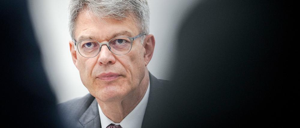 ARCHIV - 20.06.2025, Berlin: Patrick Schnieder (CDU), Bundesminister für Verkehr, aufgenommen in einem Interview mit Journalisten der Deutschen Presse-Agentur. (zu dpa: «Schnieder: Bis 2032 sollen marode Brücken saniert sein») Foto: Kay Nietfeld/dpa +++ dpa-Bildfunk +++