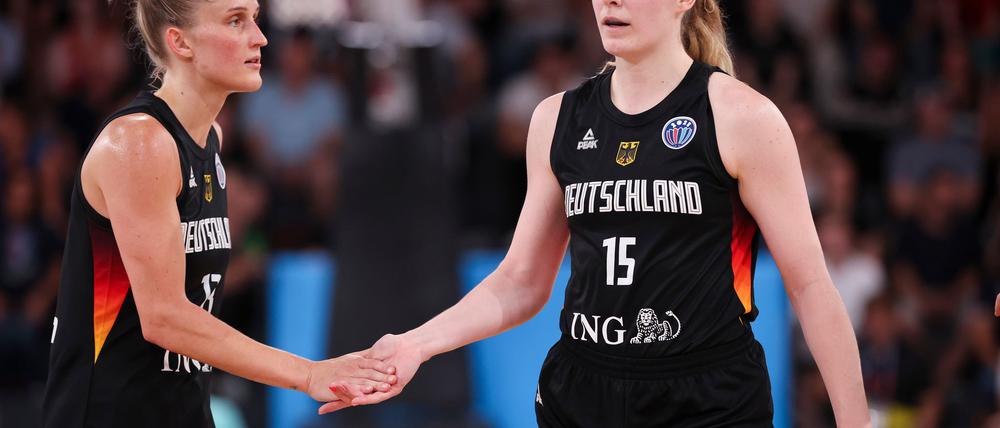 Das WNBA-Duo Leonie Fiebich und Luisa Geiselsöder (r) hat Deutschland bei der EM auf Platz fünf geführt.