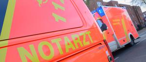 Der Schriftzug „Notarzt“ an einem Einsatzwagen der Berliner Feuerwehr.