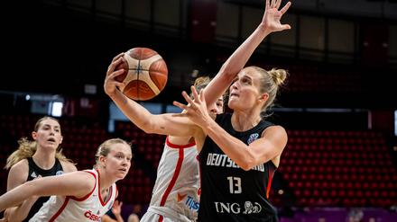 Leonie Fiebich (Nummer 13) und die Deutschen setzten sich gegen Tschechien durch.