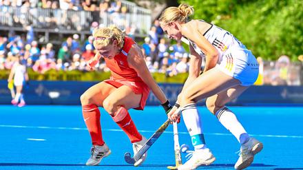Lisa Nolte (r.) zeigte nach dem 0:1 mit dem 4:2 eine starke Reaktion mit ihrem Team gegen England.