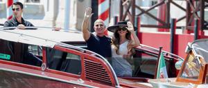 Jeff Bezos und seine Frau.