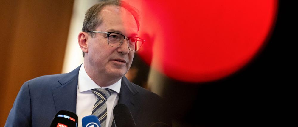 Bleibt bei seinen Bedenken gegen einen AfD-Verbotsantrag: Alexander Dobrindt. (Archivbild) 