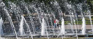  An zahlreichen Orten in Berlin gibt es Wasserspielplätze, Planschen oder Pumpen. (Archivbild)
