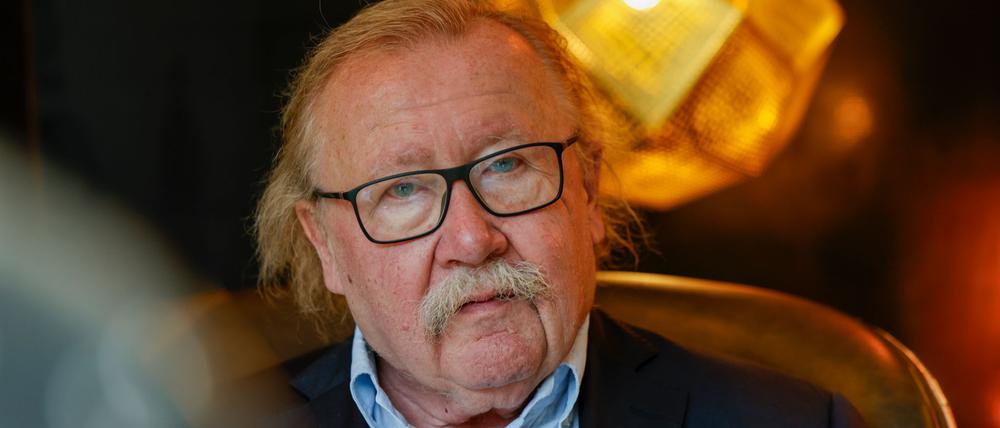 Der Philosoph Peter Sloterdijk spricht sich für ein Handyverbot für Kinder und Jugendliche aus.