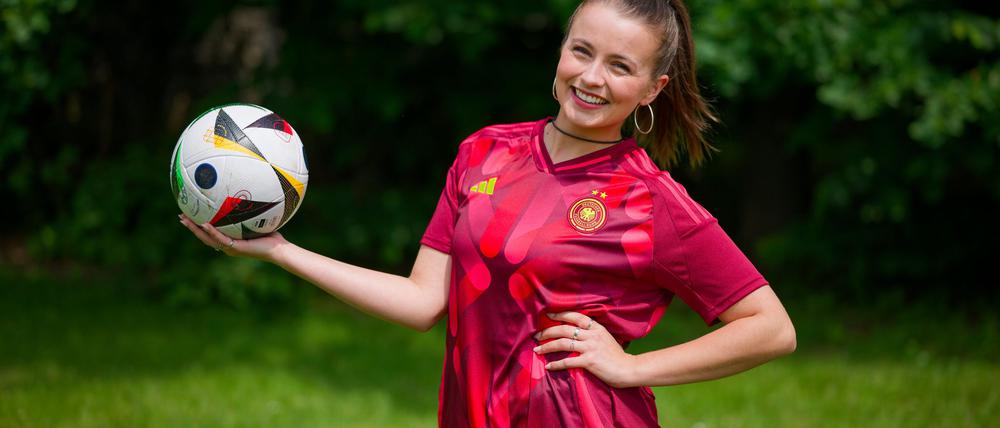 Schauspielerin Julia Wiedemann spielt als Hobby Fußball in der Kreisklasse.
