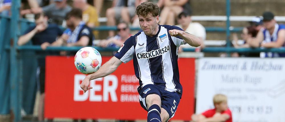 Leon Jensen ist im Sommer erneut zu Hertha BSC zurückgekehrt. Gleich im ersten Testspiel hat er getroffen.