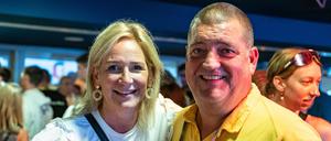 Sportdirektor Martin Schultze (r) mit DHB-Eventdirektorin Nina Holtgrewe.