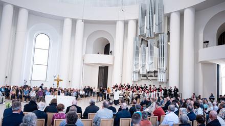 Die Sankt Hedwigs-Kathedrale gehört zu den wichtigsten katholischen Kirchen Berlins - kleinere Religionsgemeinschaften sind oft auf der Suche nach Räumen. (Archivbild)
