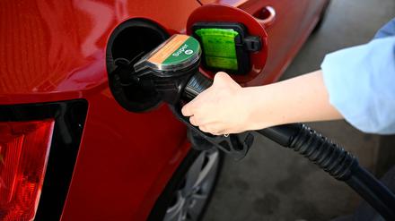 Teures Tanken: Die Energiepreise beeinflussen die Inflation stark (Archivbild)