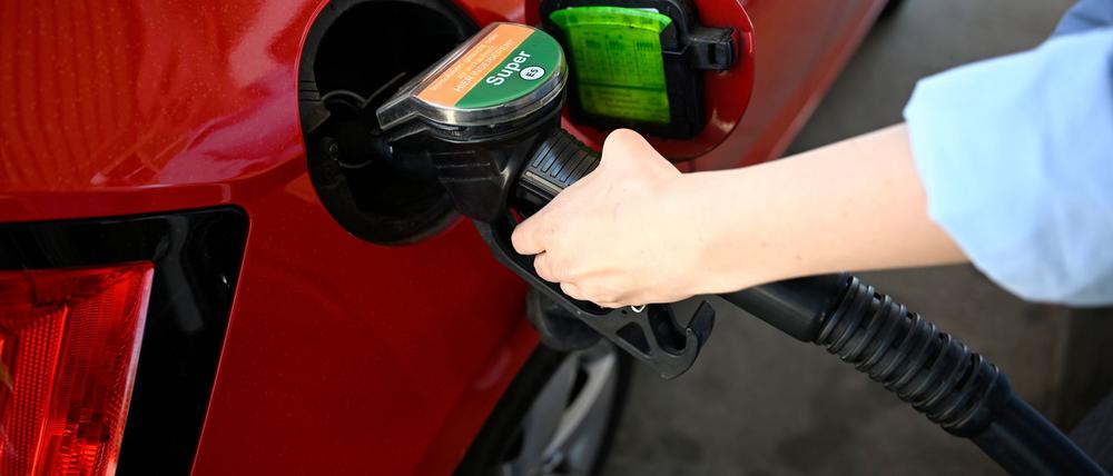 Teures Tanken: Die Energiepreise beeinflussen die Inflation stark (Archivbild)