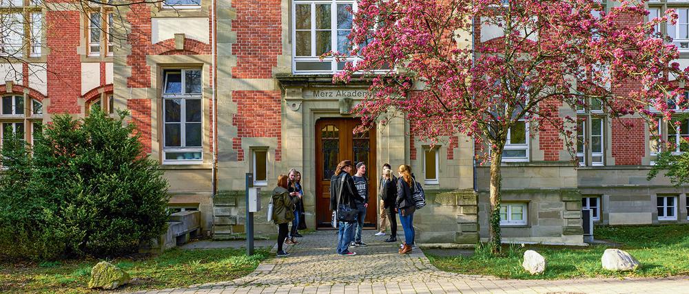 Hochschule Merz Akademie sowie eine dort gehaltene Vorlesung von Dominik Wendland. Foto: Merz Akademie